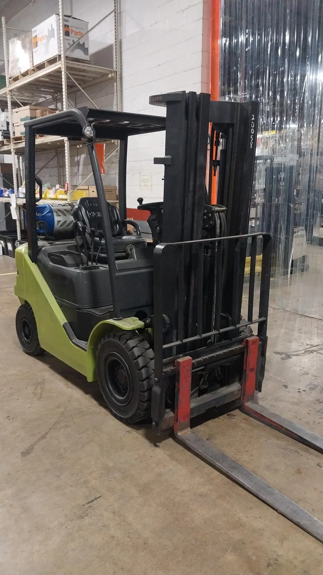 2018 Clark S25G used forklift for sale